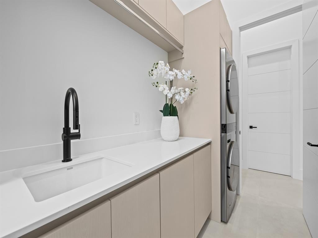 Fort Lauderdale, Florida, 33305, United States, 4 Bedrooms Bedrooms, ,3.5 BathroomsBathrooms,Residential,Forsale,1968234