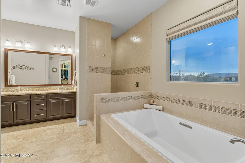 Oro Valley, Arizona, 85737, United States, 3 Bedrooms Bedrooms, ,3.5 BathroomsBathrooms,Residential,Forsale,1963521