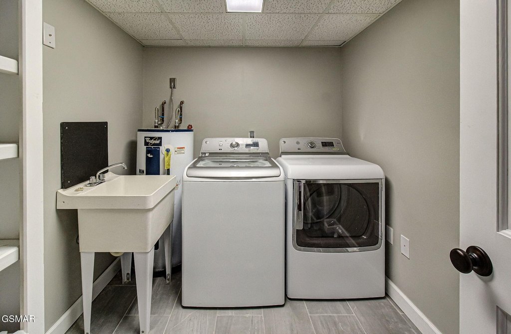 Gatlinburg, Tennessee, 37738, United States, 3 Bedrooms Bedrooms, ,2.5 BathroomsBathrooms,Residential,Forsale,1973591