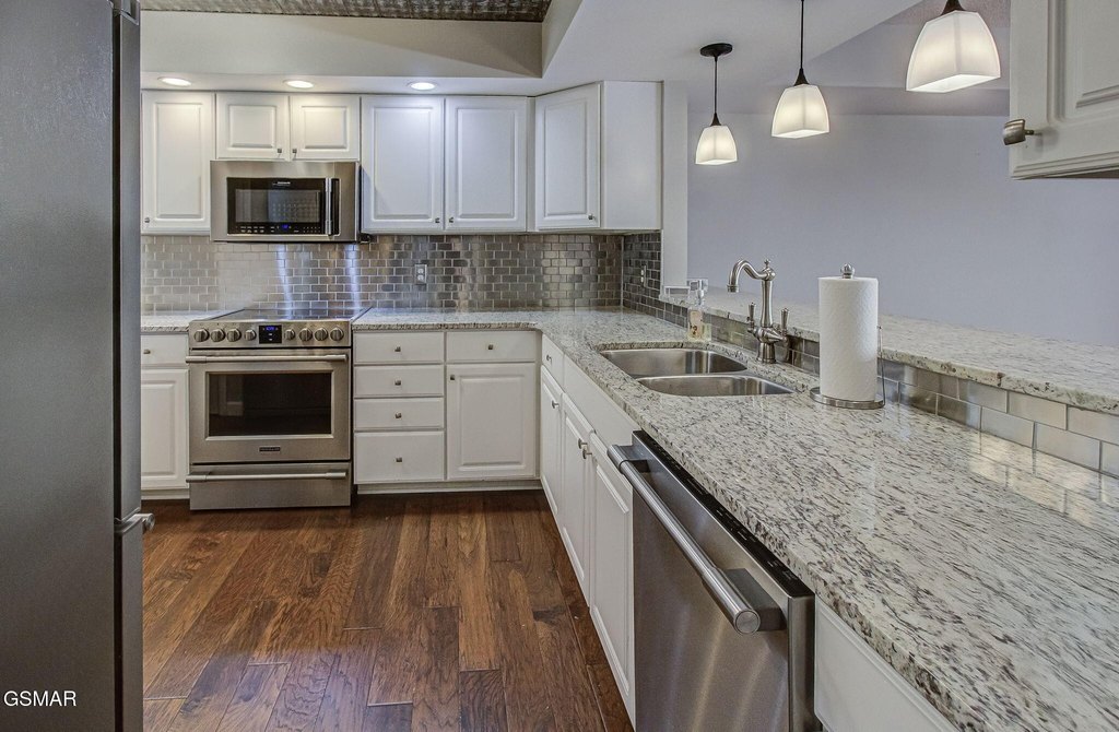 Gatlinburg, Tennessee, 37738, United States, 3 Bedrooms Bedrooms, ,2.5 BathroomsBathrooms,Residential,Forsale,1973591