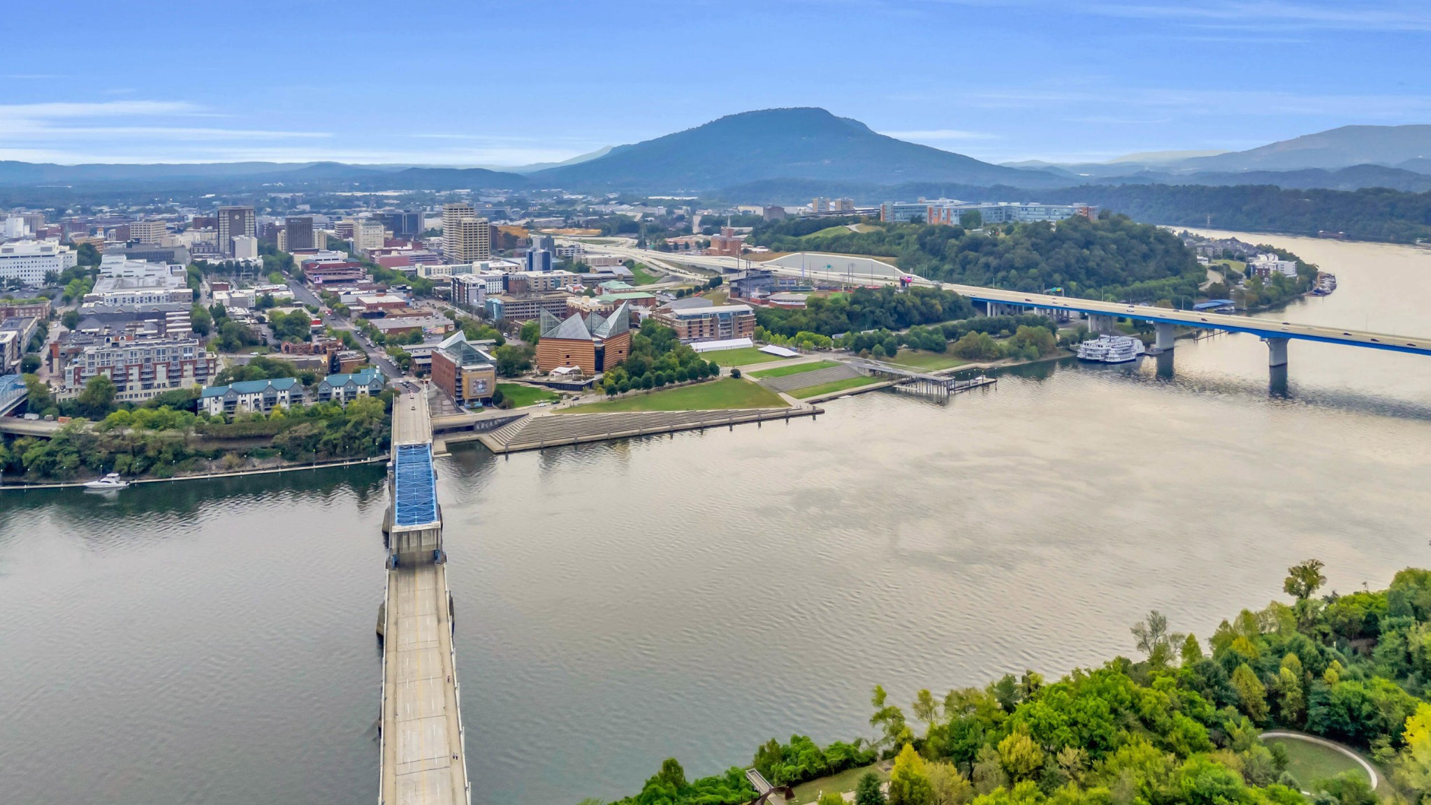 Chattanooga, Tennessee, 37403, United States, 2 Bedrooms Bedrooms, ,2.5 BathroomsBathrooms,Residential,Forsale,1963576