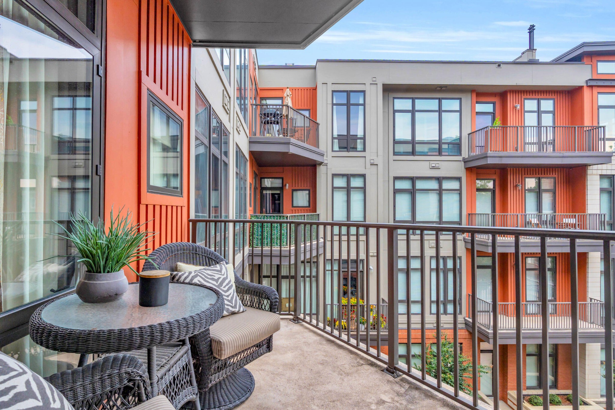 Chattanooga, Tennessee, 37403, United States, 2 Bedrooms Bedrooms, ,2.5 BathroomsBathrooms,Residential,Forsale,1963576