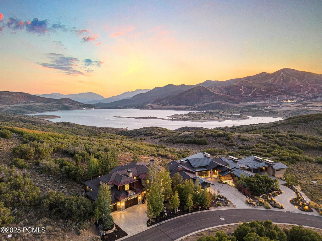 Hideout, Utah, 84036, United States, 5 Bedrooms Bedrooms, ,5.5 BathroomsBathrooms,Residential,Forsale,1994176