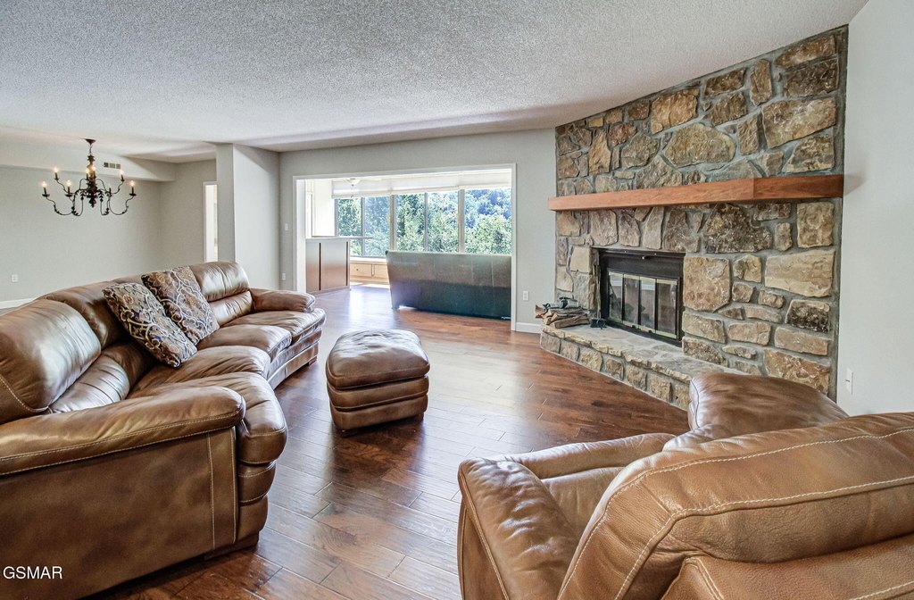 Gatlinburg, Tennessee, 37738, United States, 3 Bedrooms Bedrooms, ,2.5 BathroomsBathrooms,Residential,Forsale,1973591