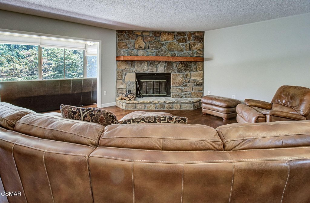 Gatlinburg, Tennessee, 37738, United States, 3 Bedrooms Bedrooms, ,2.5 BathroomsBathrooms,Residential,Forsale,1973591