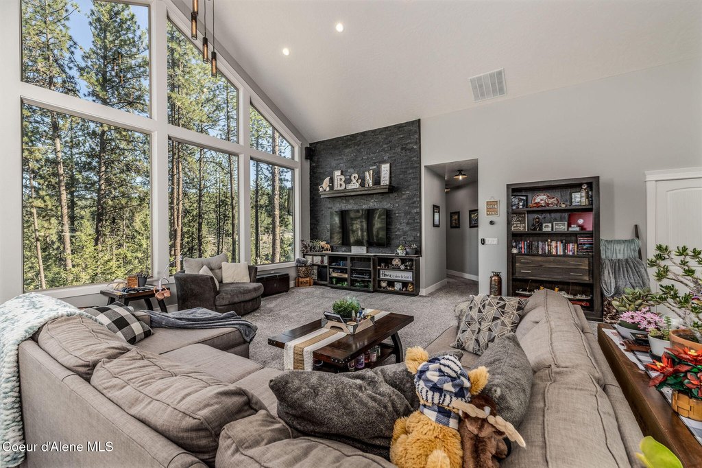 Coeur d'Alene, Idaho, 83814, United States, 4 Bedrooms Bedrooms, ,3 BathroomsBathrooms,Residential,Forsale,1984580