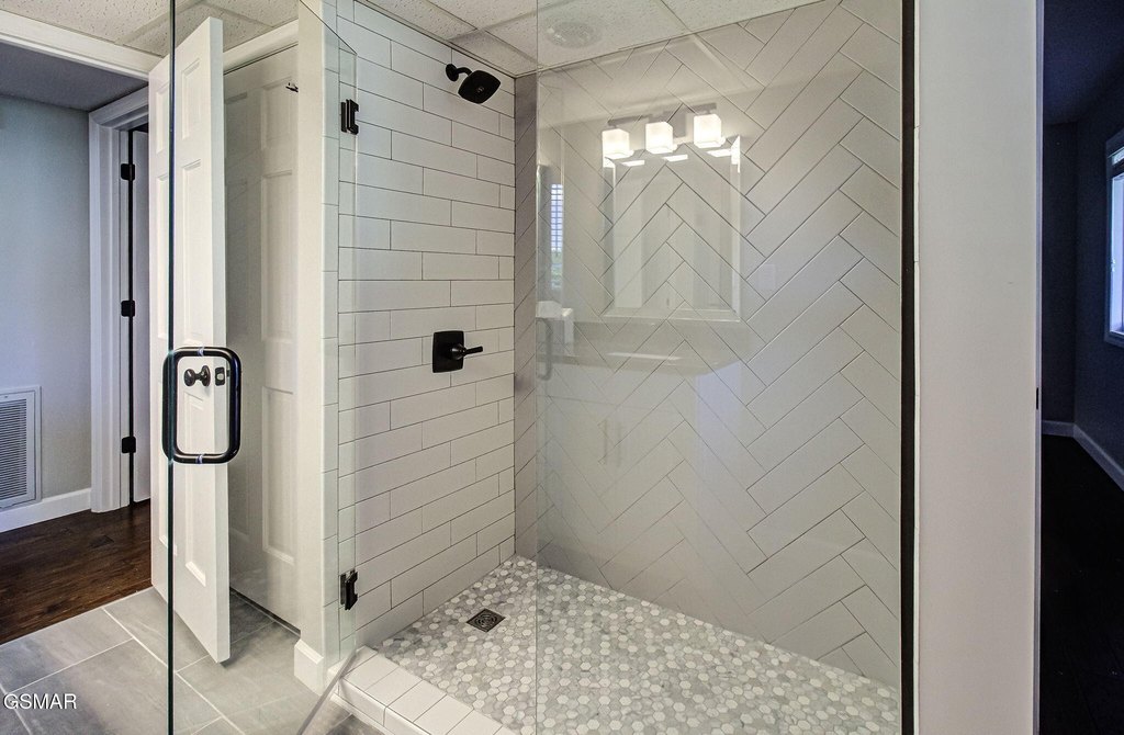 Gatlinburg, Tennessee, 37738, United States, 3 Bedrooms Bedrooms, ,2.5 BathroomsBathrooms,Residential,Forsale,1973591