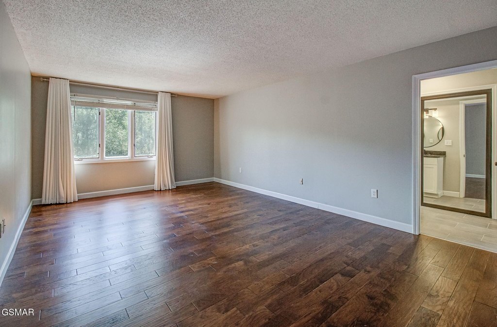 Gatlinburg, Tennessee, 37738, United States, 3 Bedrooms Bedrooms, ,2.5 BathroomsBathrooms,Residential,Forsale,1973591