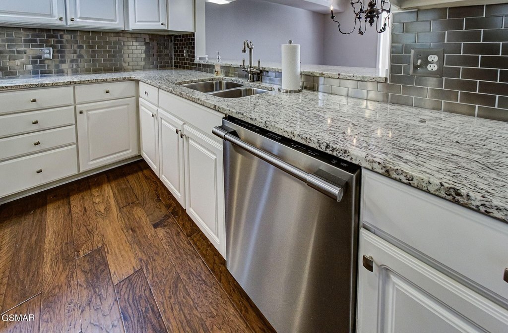 Gatlinburg, Tennessee, 37738, United States, 3 Bedrooms Bedrooms, ,2.5 BathroomsBathrooms,Residential,Forsale,1973591