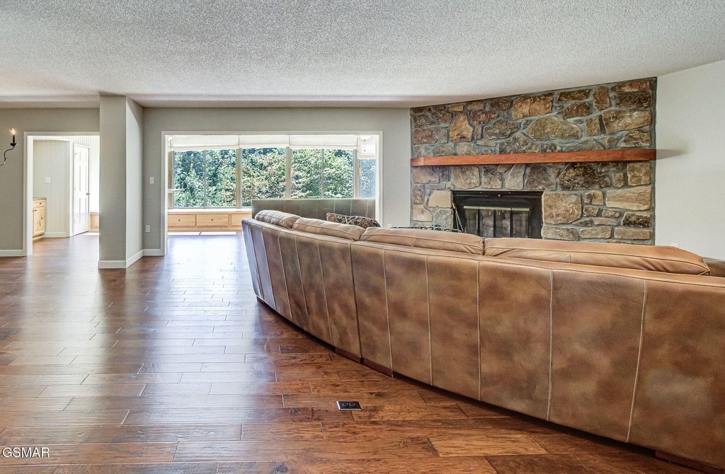 Gatlinburg, Tennessee, 37738, United States, 3 Bedrooms Bedrooms, ,2.5 BathroomsBathrooms,Residential,Forsale,1973591