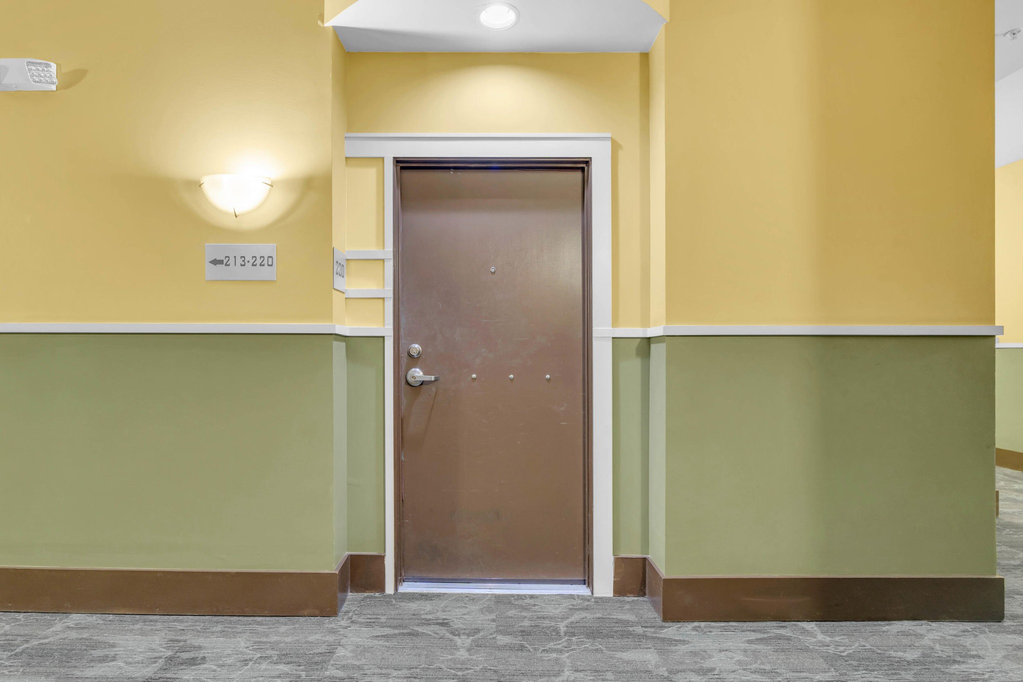 Chattanooga, Tennessee, 37403, United States, 2 Bedrooms Bedrooms, ,2.5 BathroomsBathrooms,Residential,Forsale,1963576