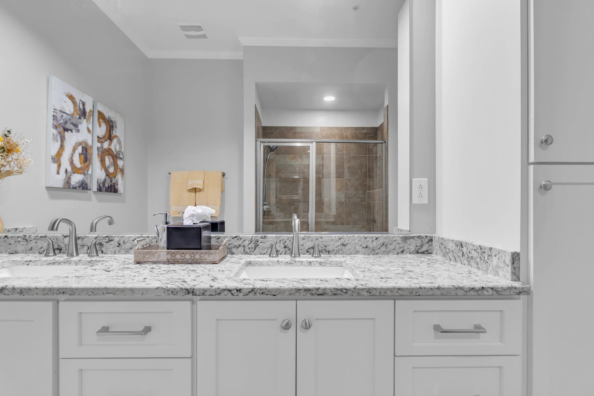 Chattanooga, Tennessee, 37403, United States, 2 Bedrooms Bedrooms, ,2.5 BathroomsBathrooms,Residential,Forsale,1963576