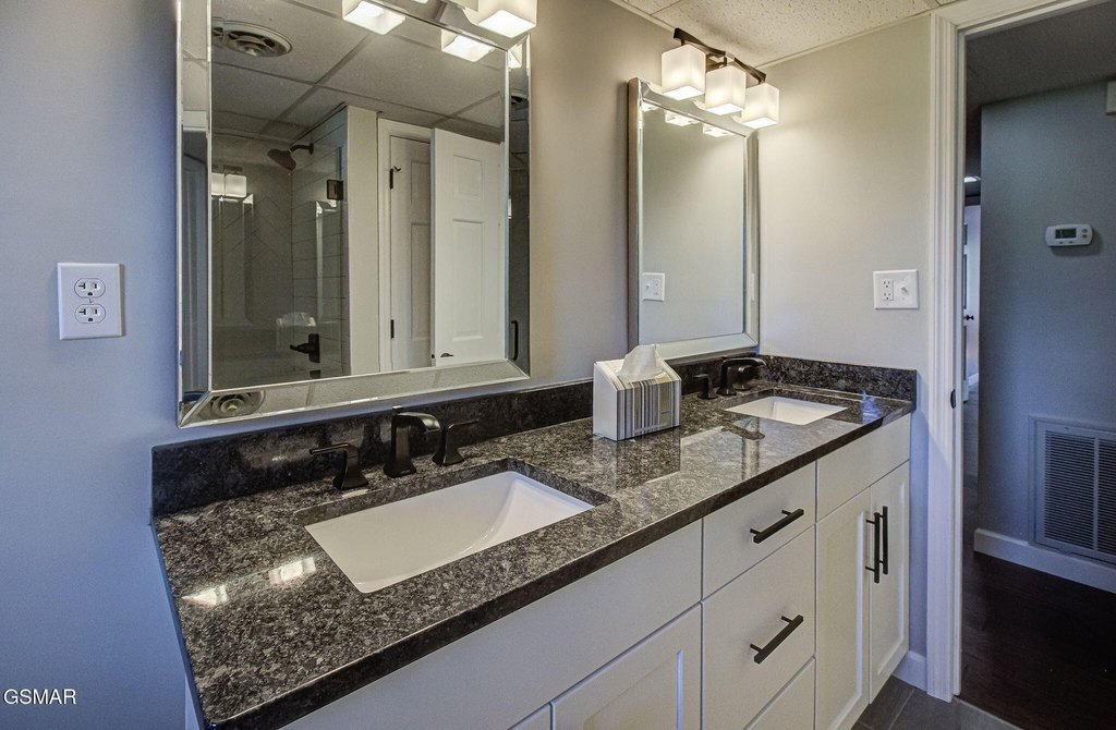 Gatlinburg, Tennessee, 37738, United States, 3 Bedrooms Bedrooms, ,2.5 BathroomsBathrooms,Residential,Forsale,1973591