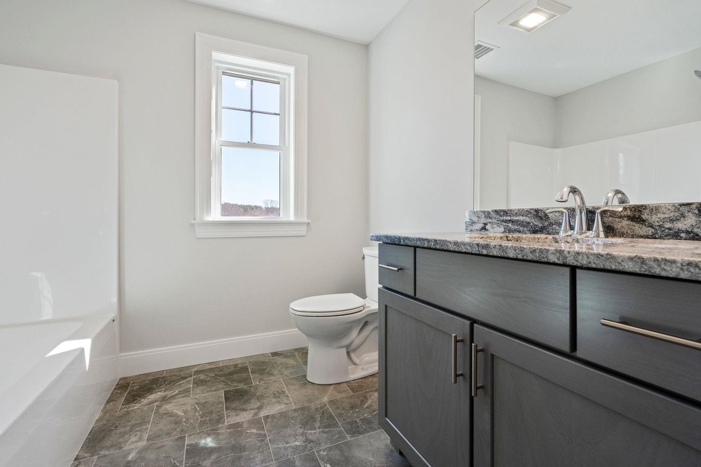 Kittery, Maine, 03905, United States, 3 Bedrooms Bedrooms, ,2.5 BathroomsBathrooms,Residential,Forsale,2002409