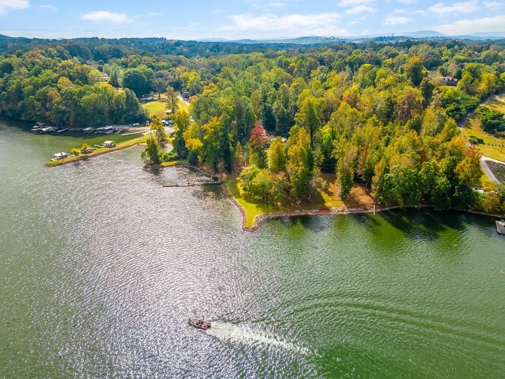 Harrison, Tennessee, 37341, United States, 4 Bedrooms Bedrooms, ,2.5 BathroomsBathrooms,Residential,Forsale,1894373