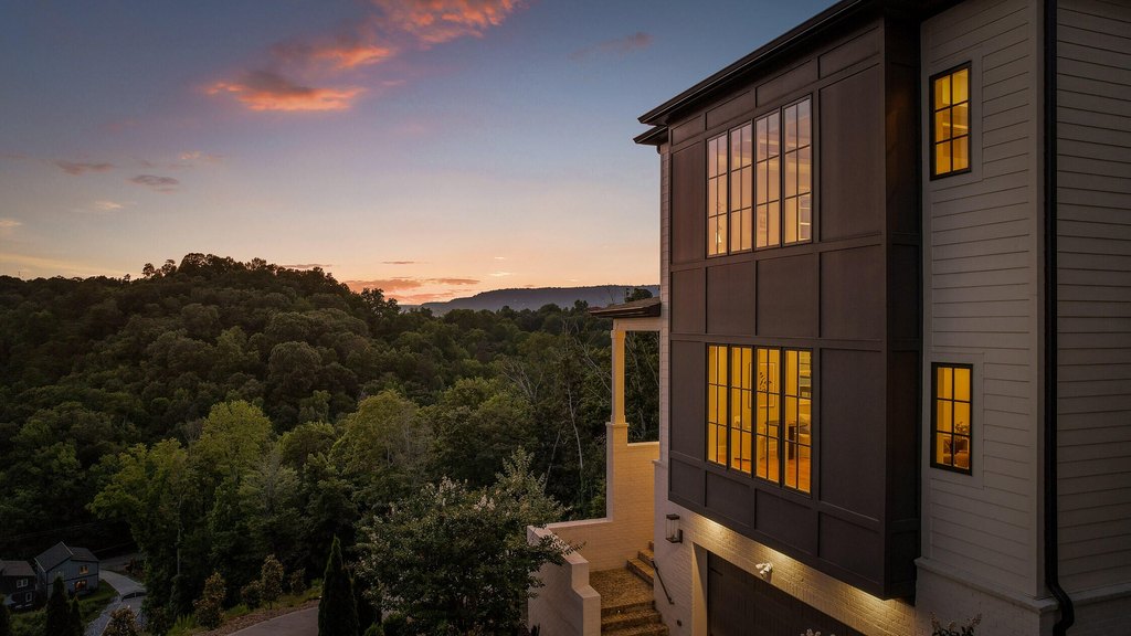 Chattanooga, Tennessee, 37405, United States, 4 Bedrooms Bedrooms, ,5.5 BathroomsBathrooms,Residential,Forsale,1894346