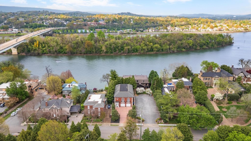 Chattanooga, Tennessee, 37403, United States, 3 Bedrooms Bedrooms, ,3 BathroomsBathrooms,Residential,Forsale,1946638