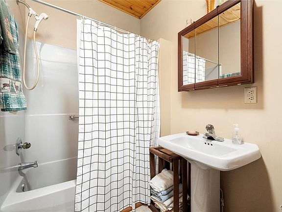 Old Forge, New York, 13420, United States, 3 Bedrooms Bedrooms, ,3 BathroomsBathrooms,Residential,Forsale,1953161