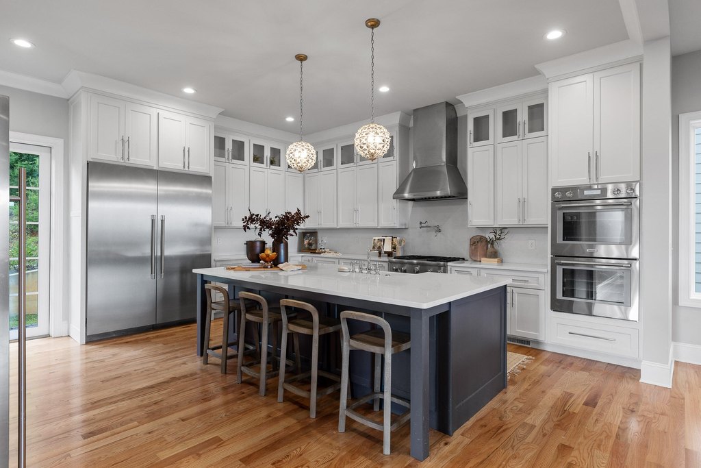 Chattanooga, Tennessee, 37405, United States, 4 Bedrooms Bedrooms, ,5.5 BathroomsBathrooms,Residential,Forsale,1894346