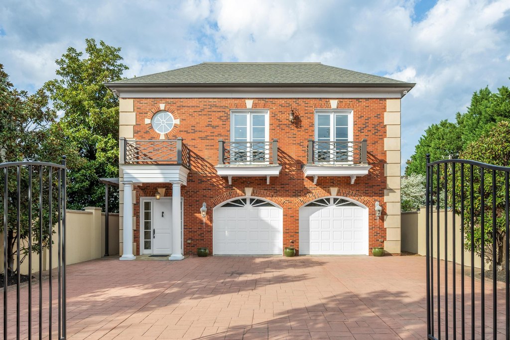 Chattanooga, Tennessee, 37403, United States, 3 Bedrooms Bedrooms, ,3 BathroomsBathrooms,Residential,Forsale,1946638