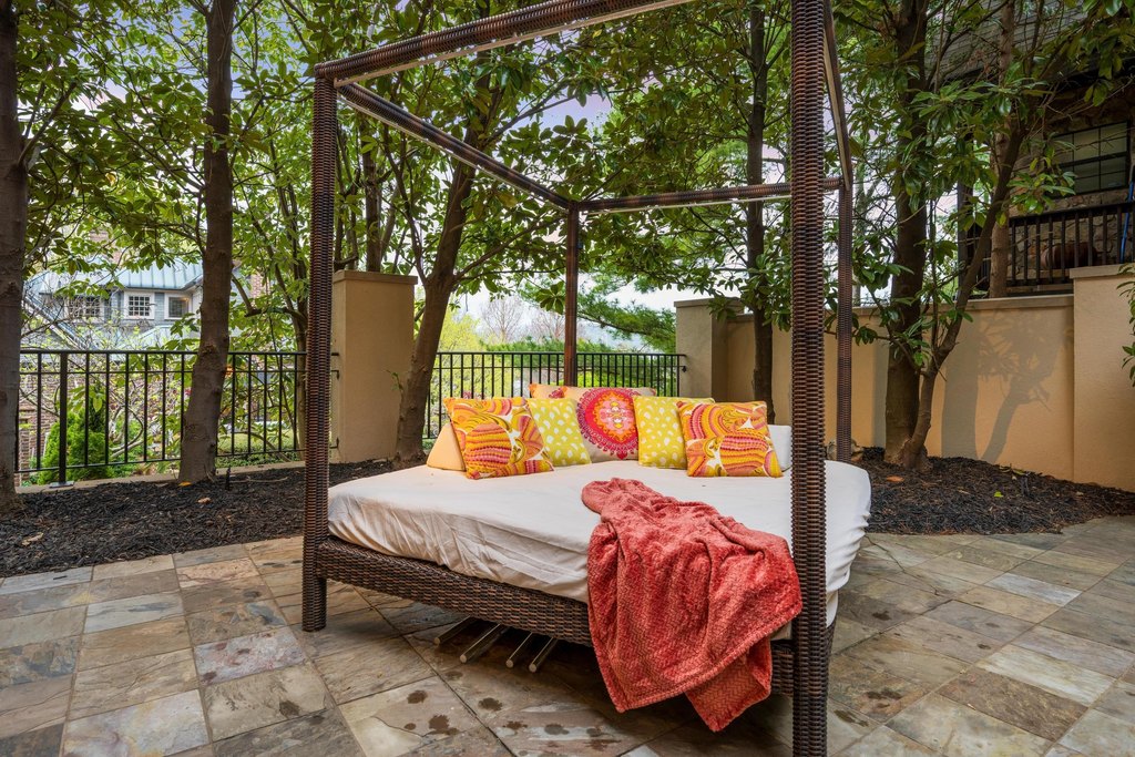 Chattanooga, Tennessee, 37403, United States, 3 Bedrooms Bedrooms, ,3 BathroomsBathrooms,Residential,Forsale,1946638