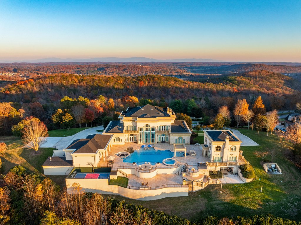 Ooltewah, Tennessee, 37363, United States, 7 Bedrooms Bedrooms, ,8.5 BathroomsBathrooms,Residential,Forsale,2004029