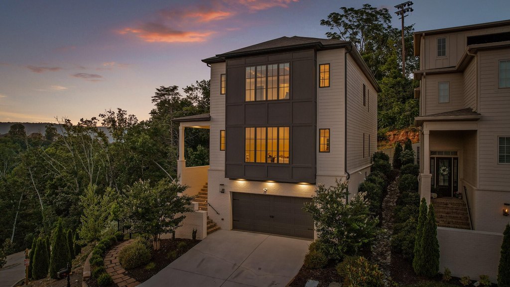 Chattanooga, Tennessee, 37405, United States, 4 Bedrooms Bedrooms, ,5.5 BathroomsBathrooms,Residential,Forsale,1894346