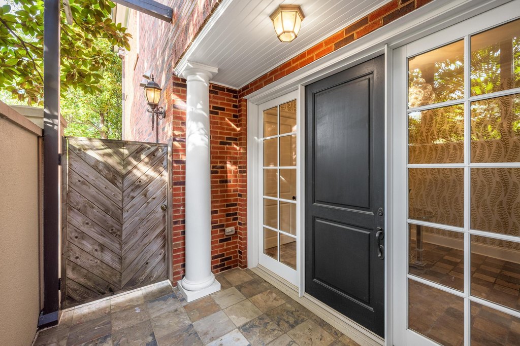 Chattanooga, Tennessee, 37403, United States, 3 Bedrooms Bedrooms, ,3 BathroomsBathrooms,Residential,Forsale,1946638