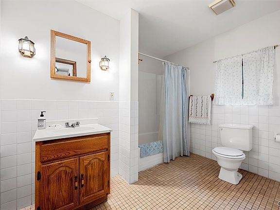Old Forge, New York, 13420, United States, 8 Bedrooms Bedrooms, ,3 BathroomsBathrooms,Residential,Forsale,1953160