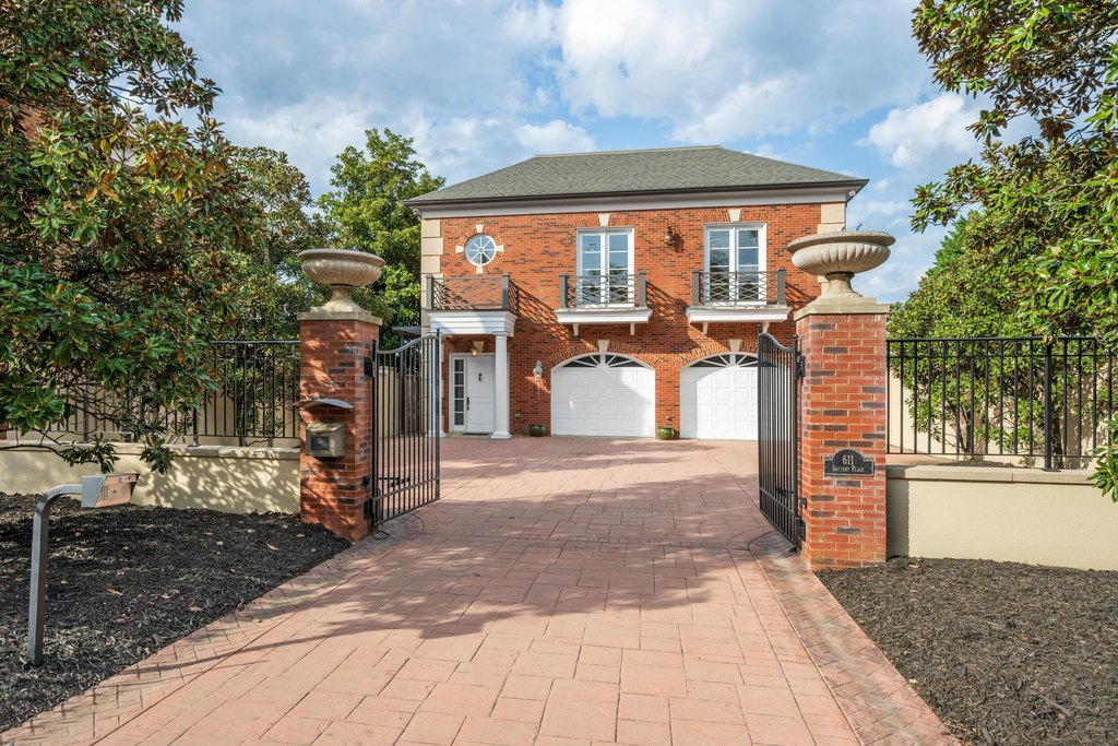 Chattanooga, Tennessee, 37403, United States, 3 Bedrooms Bedrooms, ,3 BathroomsBathrooms,Residential,Forsale,1946638