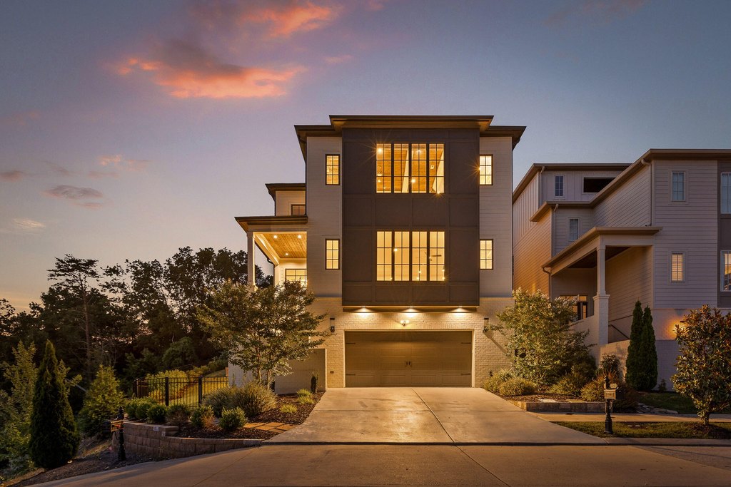 Chattanooga, Tennessee, 37405, United States, 4 Bedrooms Bedrooms, ,5.5 BathroomsBathrooms,Residential,Forsale,1894346