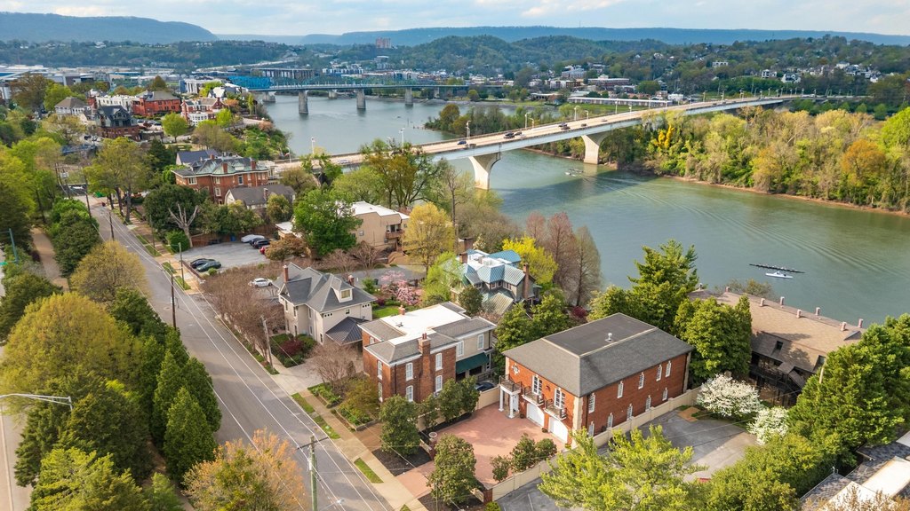 Chattanooga, Tennessee, 37403, United States, 3 Bedrooms Bedrooms, ,3 BathroomsBathrooms,Residential,Forsale,1946638