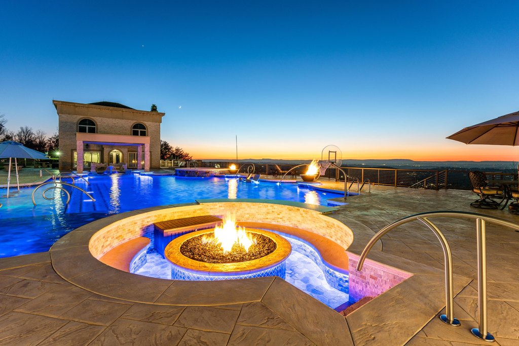 Ooltewah, Tennessee, 37363, United States, 7 Bedrooms Bedrooms, ,8.5 BathroomsBathrooms,Residential,Forsale,2004029