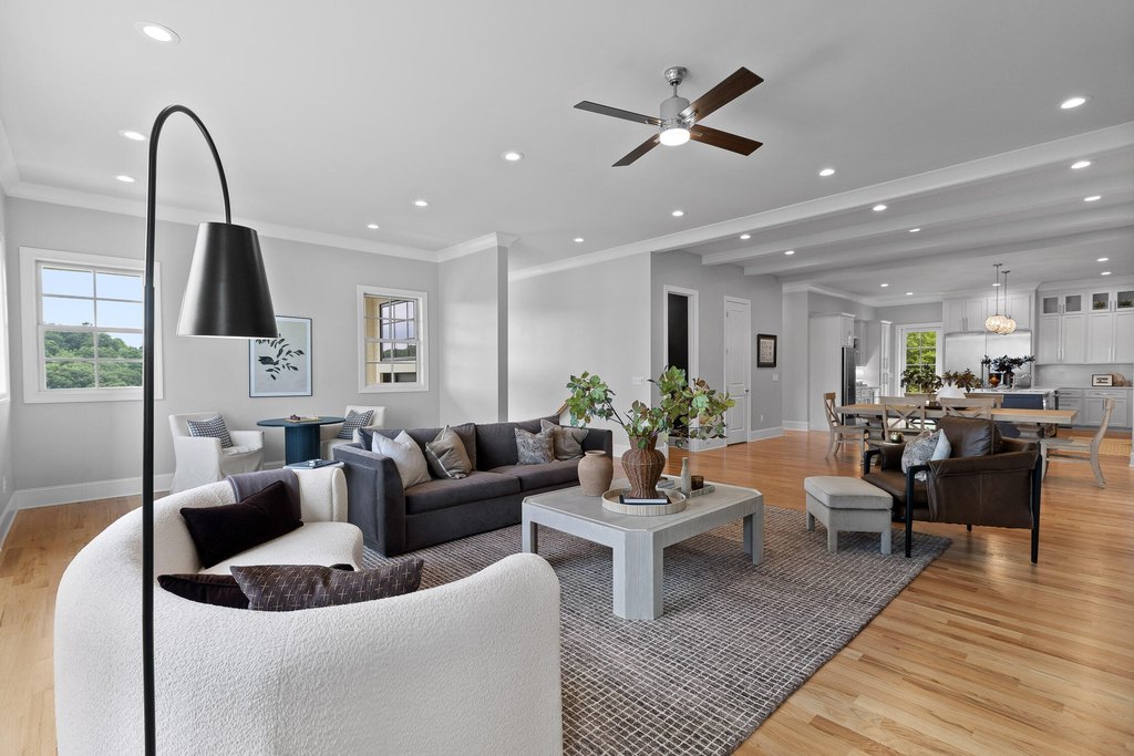 Chattanooga, Tennessee, 37405, United States, 4 Bedrooms Bedrooms, ,5.5 BathroomsBathrooms,Residential,Forsale,1894346