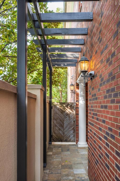 Chattanooga, Tennessee, 37403, United States, 3 Bedrooms Bedrooms, ,3 BathroomsBathrooms,Residential,Forsale,1946638