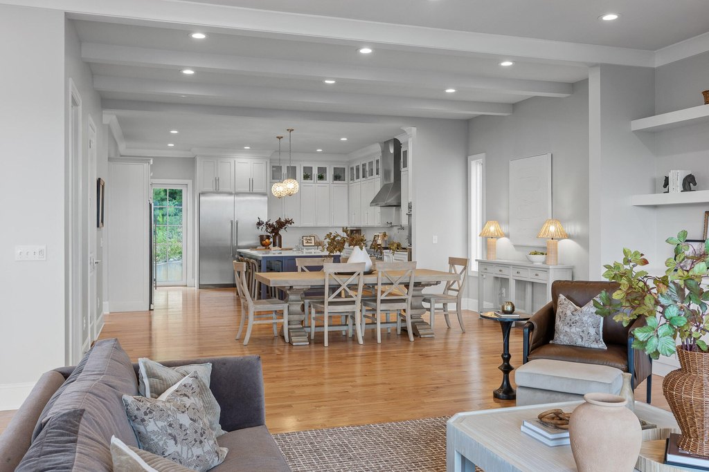 Chattanooga, Tennessee, 37405, United States, 4 Bedrooms Bedrooms, ,5.5 BathroomsBathrooms,Residential,Forsale,1894346