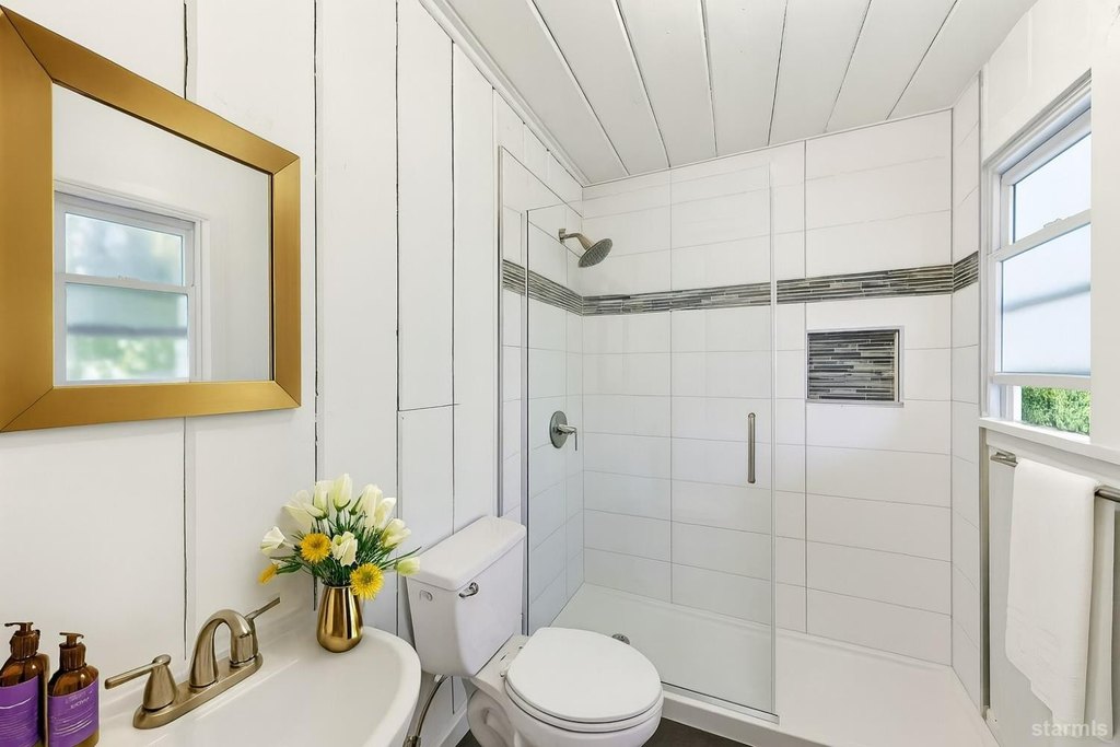 South Lake Tahoe, California, 96150, United States, 1 Bedroom Bedrooms, ,1.5 BathroomsBathrooms,Residential,Forsale,1946029