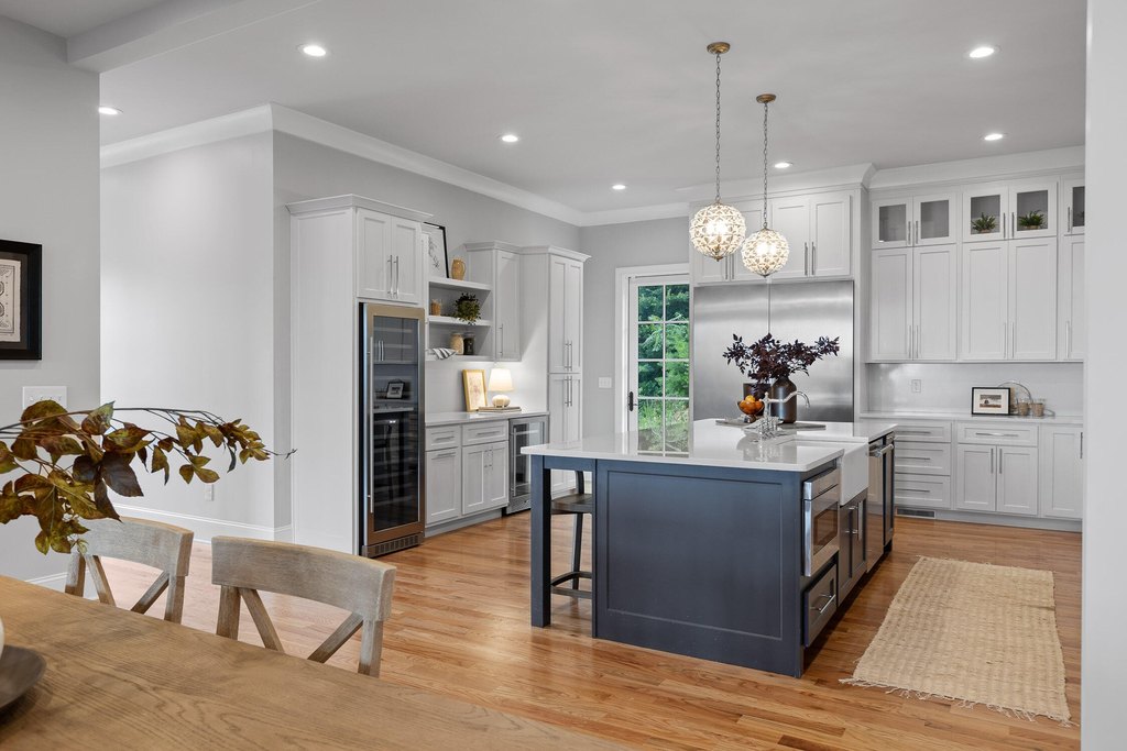 Chattanooga, Tennessee, 37405, United States, 4 Bedrooms Bedrooms, ,5.5 BathroomsBathrooms,Residential,Forsale,1894346