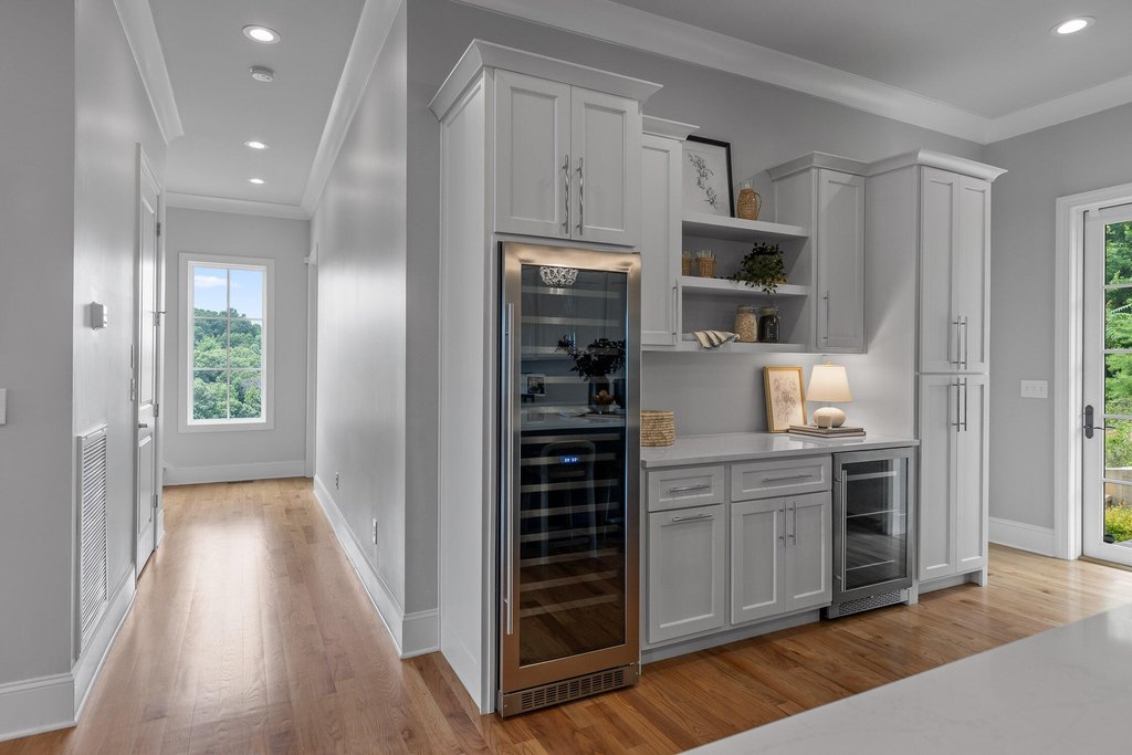 Chattanooga, Tennessee, 37405, United States, 4 Bedrooms Bedrooms, ,5.5 BathroomsBathrooms,Residential,Forsale,1894346