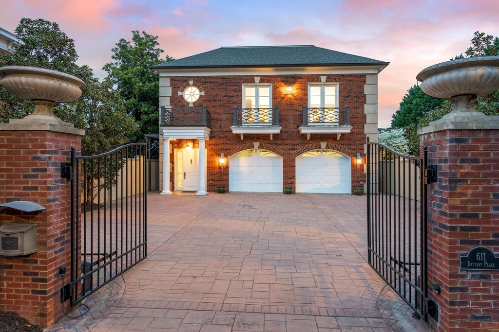 Chattanooga, Tennessee, 37403, United States, 3 Bedrooms Bedrooms, ,3 BathroomsBathrooms,Residential,Forsale,1946638