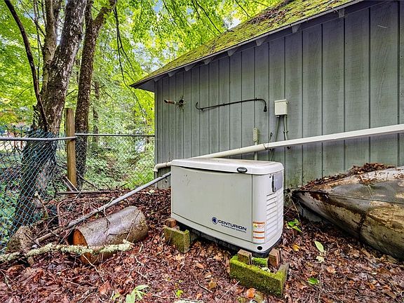 Old Forge, New York, 13420, United States, 8 Bedrooms Bedrooms, ,3 BathroomsBathrooms,Residential,Forsale,1953160