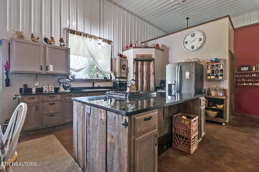 Crossville, Tennessee, 38571, United States, 3 Bedrooms Bedrooms, ,2.5 BathroomsBathrooms,Residential,Forsale,1907865