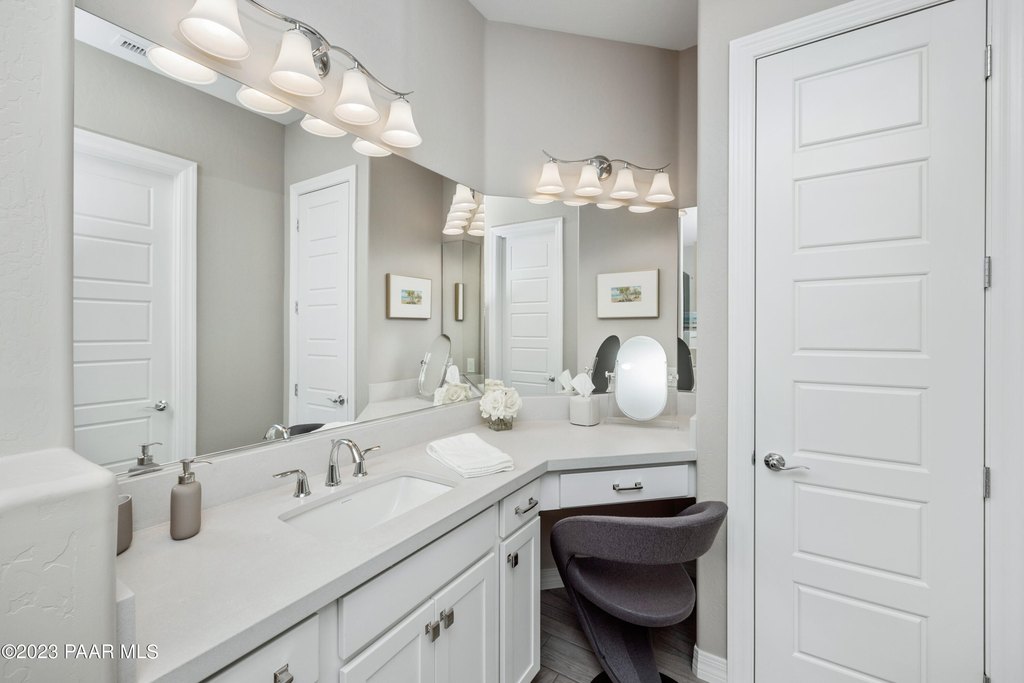 Prescott, Arizona, 86301, United States, 3 Bedrooms Bedrooms, ,3.5 BathroomsBathrooms,Residential,Forsale,1992713