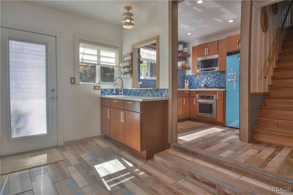 Lake Arrowhead, California, 92352, United States, 2 Bedrooms Bedrooms, ,2 BathroomsBathrooms,Residential,Forsale,1886279