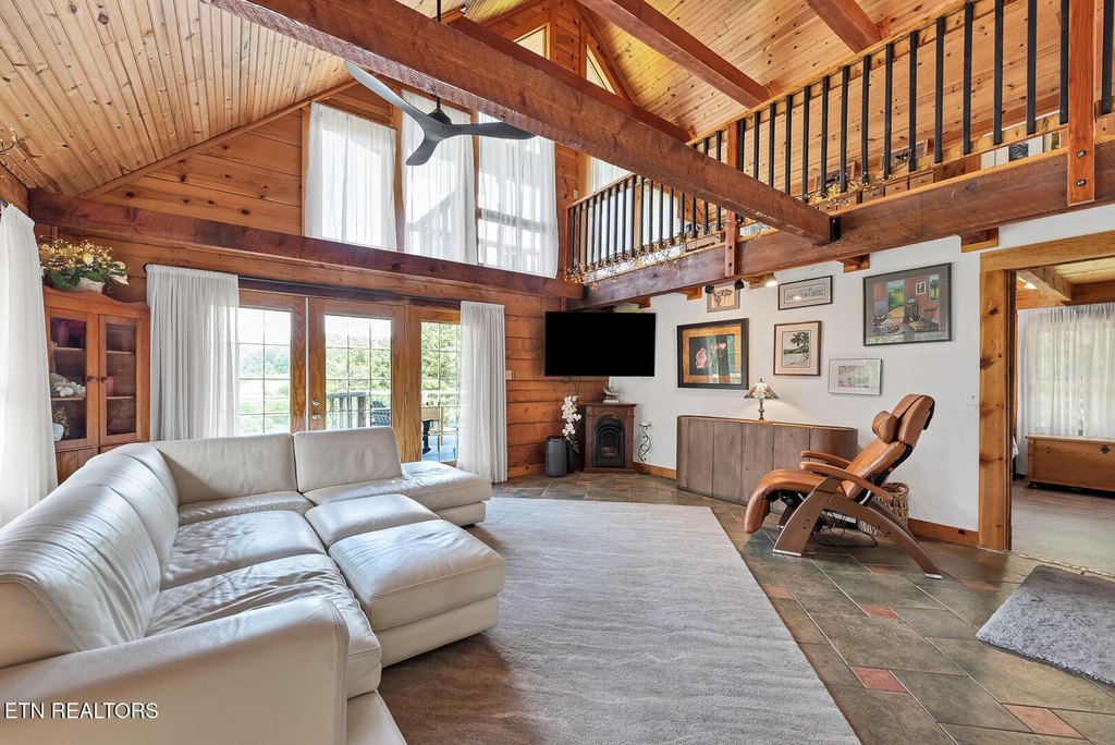 Louisville, Tennessee, 37777, United States, 2 Bedrooms Bedrooms, ,2 BathroomsBathrooms,Residential,Forsale,1893780