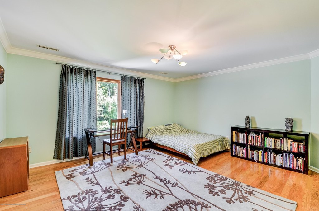 Holmdel, New Jersey, 07733, United States, 5 Bedrooms Bedrooms, ,6.5 BathroomsBathrooms,Residential,Forsale,2012947