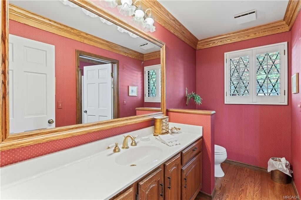 Lake Arrowhead, California, 92352, United States, 5 Bedrooms Bedrooms, ,5 BathroomsBathrooms,Residential,Forsale,1886287