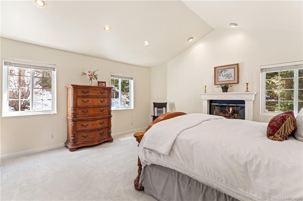 Lake Arrowhead, California, 92317, United States, 4 Bedrooms Bedrooms, ,4 BathroomsBathrooms,Residential,Forsale,1886288