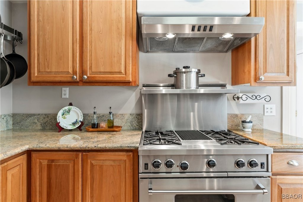 Lake Arrowhead, California, 92317, United States, 4 Bedrooms Bedrooms, ,4 BathroomsBathrooms,Residential,Forsale,1886288