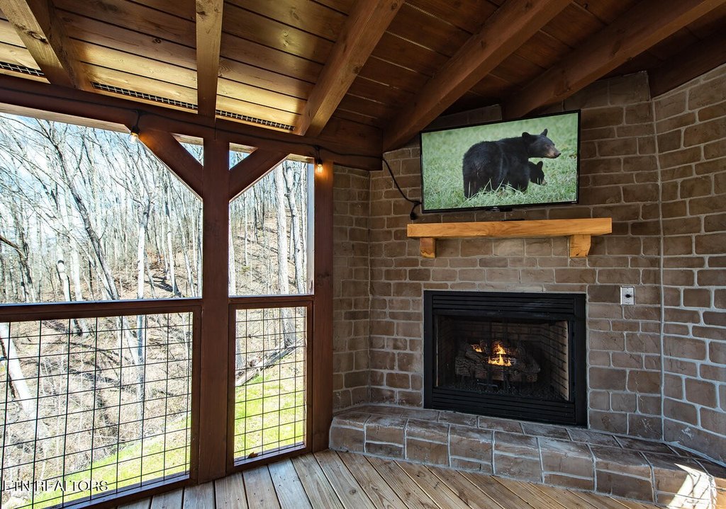 Gatlinburg, Tennessee, 37738, United States, 4 Bedrooms Bedrooms, ,4 BathroomsBathrooms,Residential,Forsale,1910238